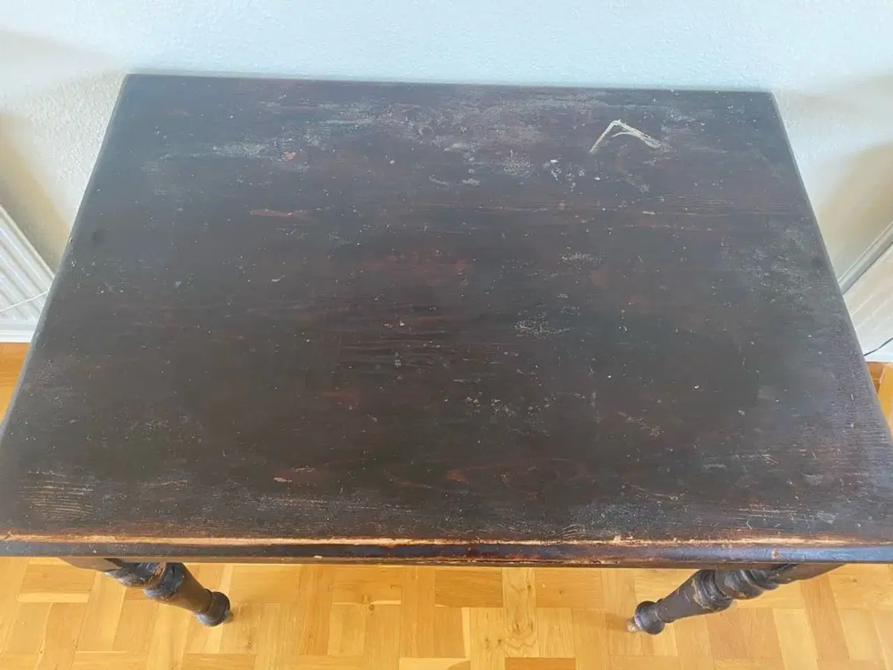 Billede 2 - Smukt træbord med patina
