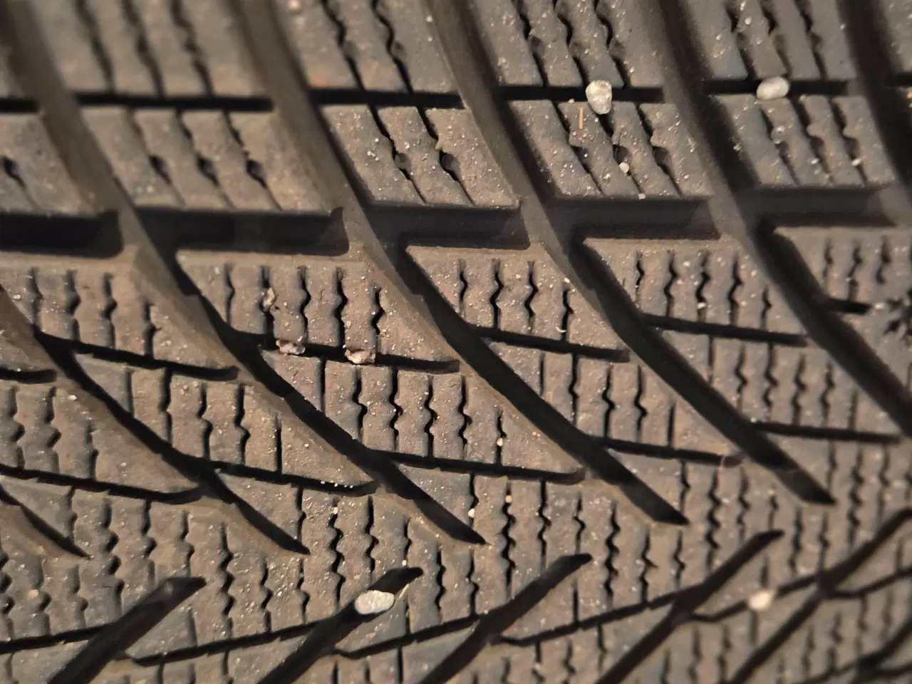 Billede 3 - 17" alufælge med Goodyear vinterdæk meget mønster