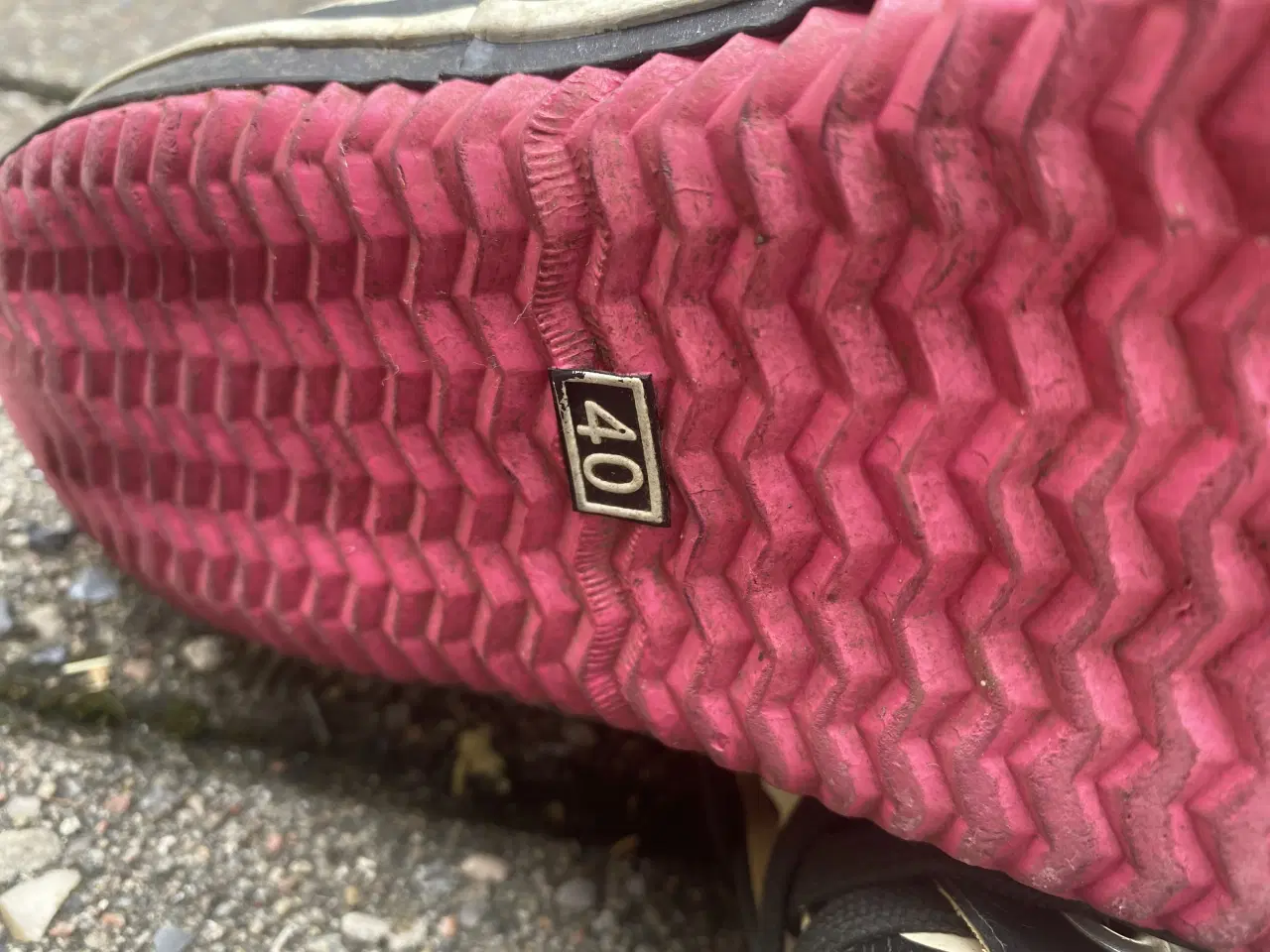 Billede 3 - Gummistøvler str. 40 – sort/hvidt mønster