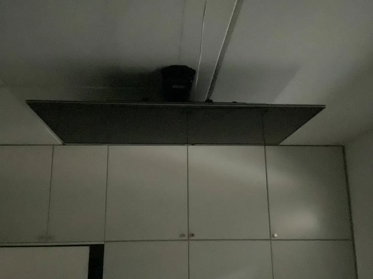 Billede 1 - Elektrisk TV loftbeslag - 32-70" inkl. remote.