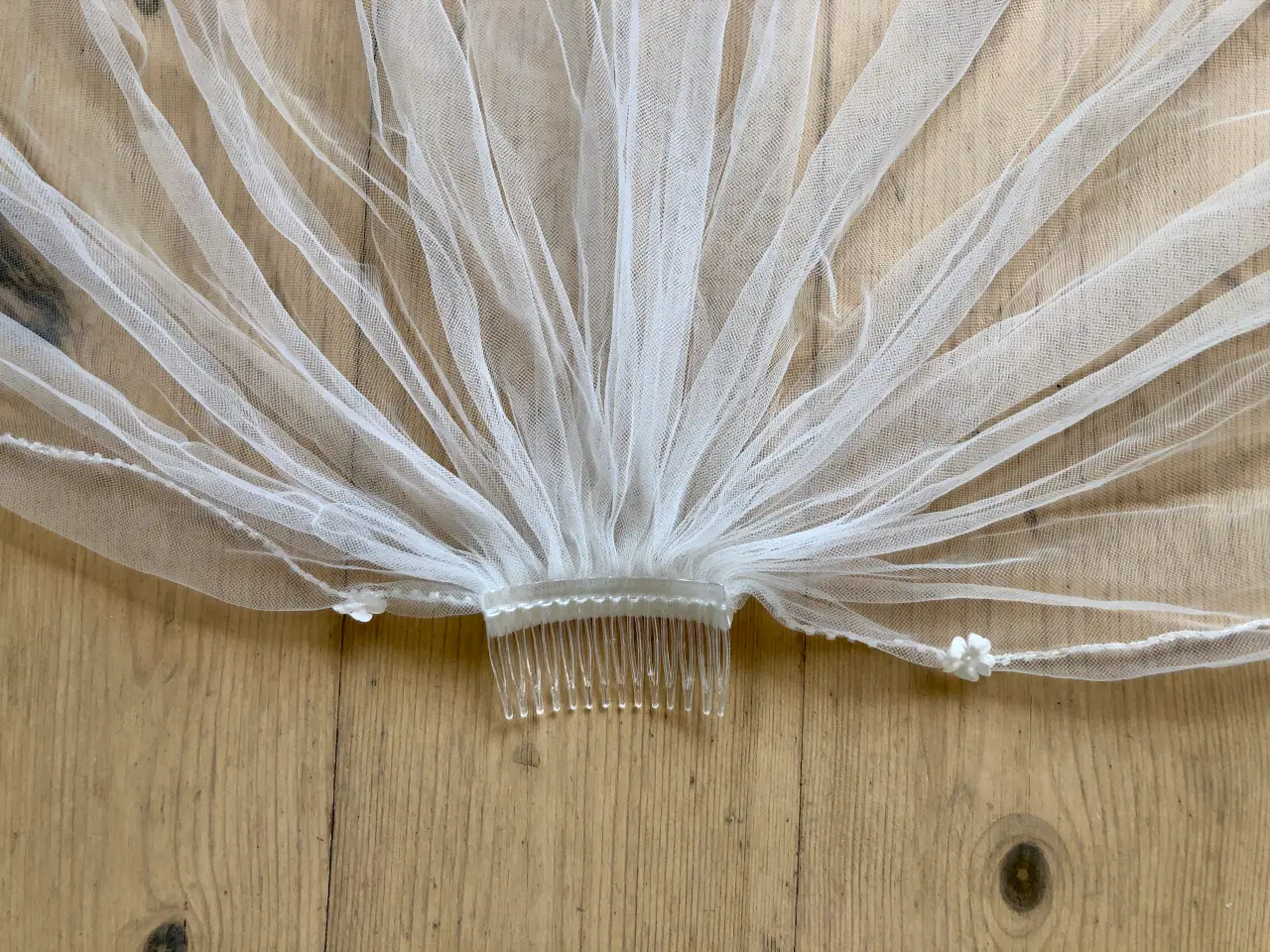 Billede 13 - Lilly brudekjole str 50, slør og sko str 40