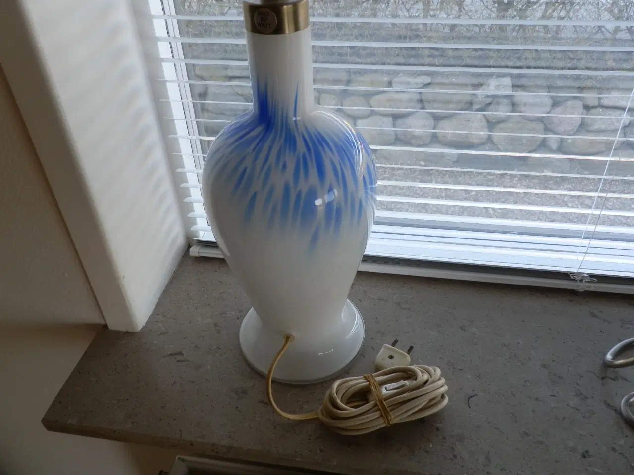 Billede 4 - Stor hvid/blå Royal Copenhagen bordlampe