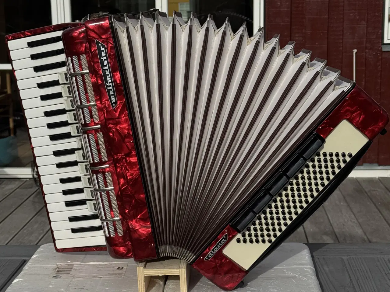 Billede 9 - Flot og velspillende Weltmeister harmonika sælges