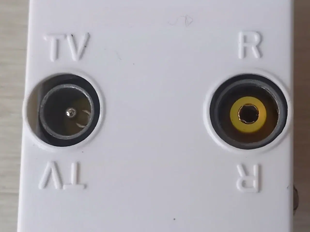 Billede 2 - Antenneudtag / -slutdåse. Freja T0B-H 