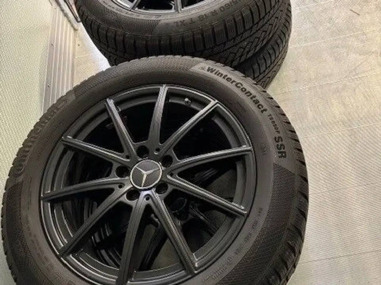 Billede 3 - Dæk med fælge til Mercedes/215/60R18