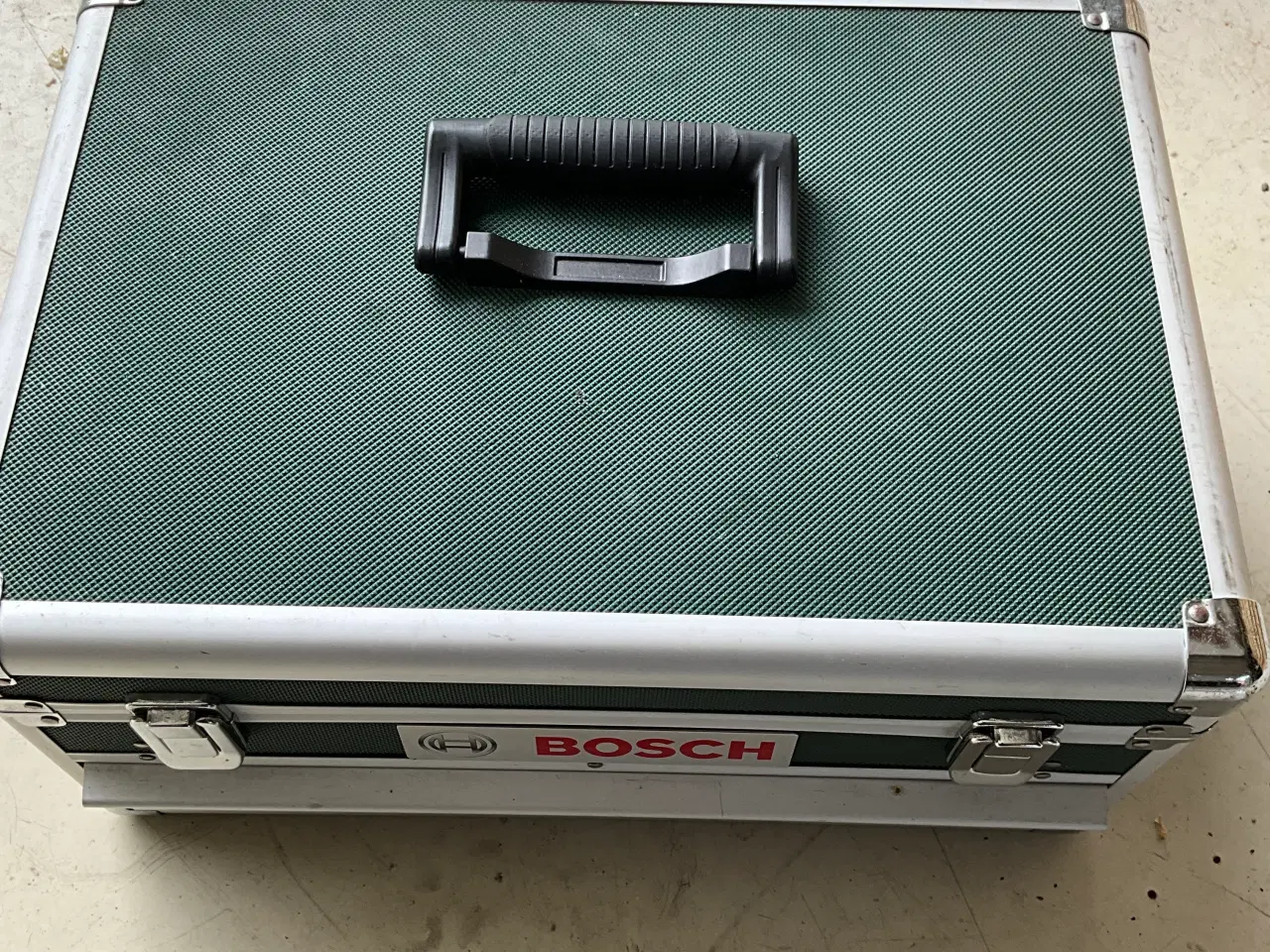 Billede 2 - Boremaskine Bosch med 2 x batteri, lader, kuffert 