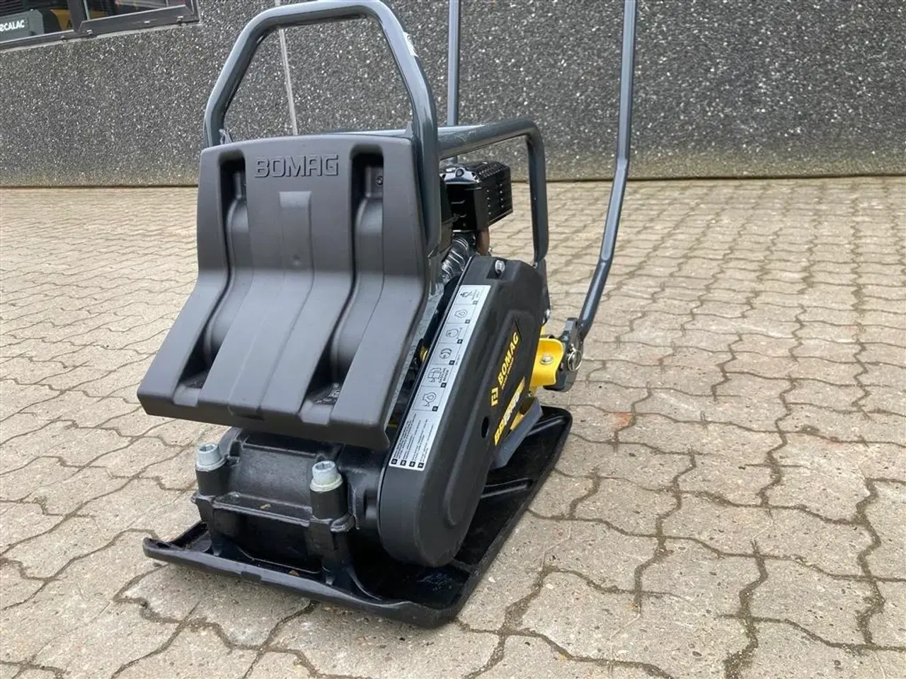 Billede 13 - Bomag BP 12/40 Kan udstyres med vandtank og spredebom