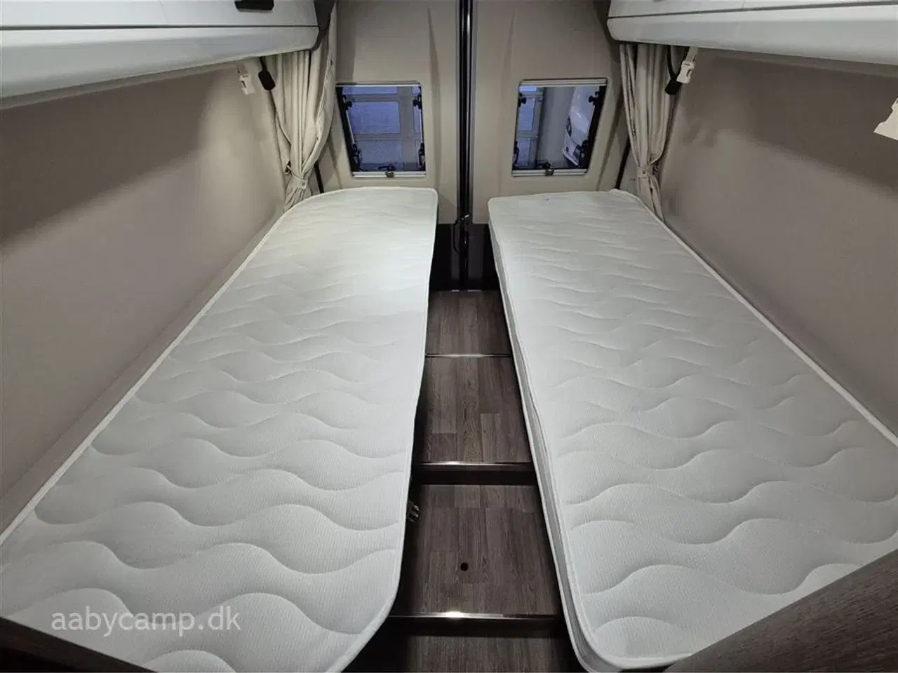 Billede 22 - 2026 - Benimar Benivan 160 PLUS   NK Pakke. Automatgear. 140Hk. 200W solcelle. Kompressor køleskab. Webasto Dieselvarme. Elektrisk indgangstrin. Metallak