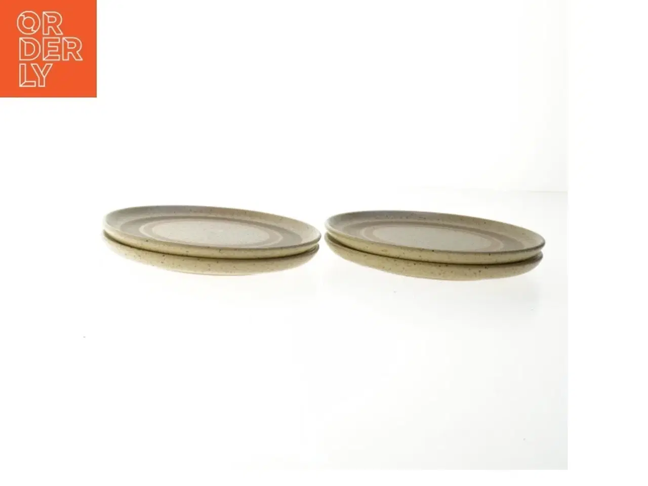 Billede 1 - Sæt af 4 runde tallerkener (str. 4 styk. ø. 16,5 cm)