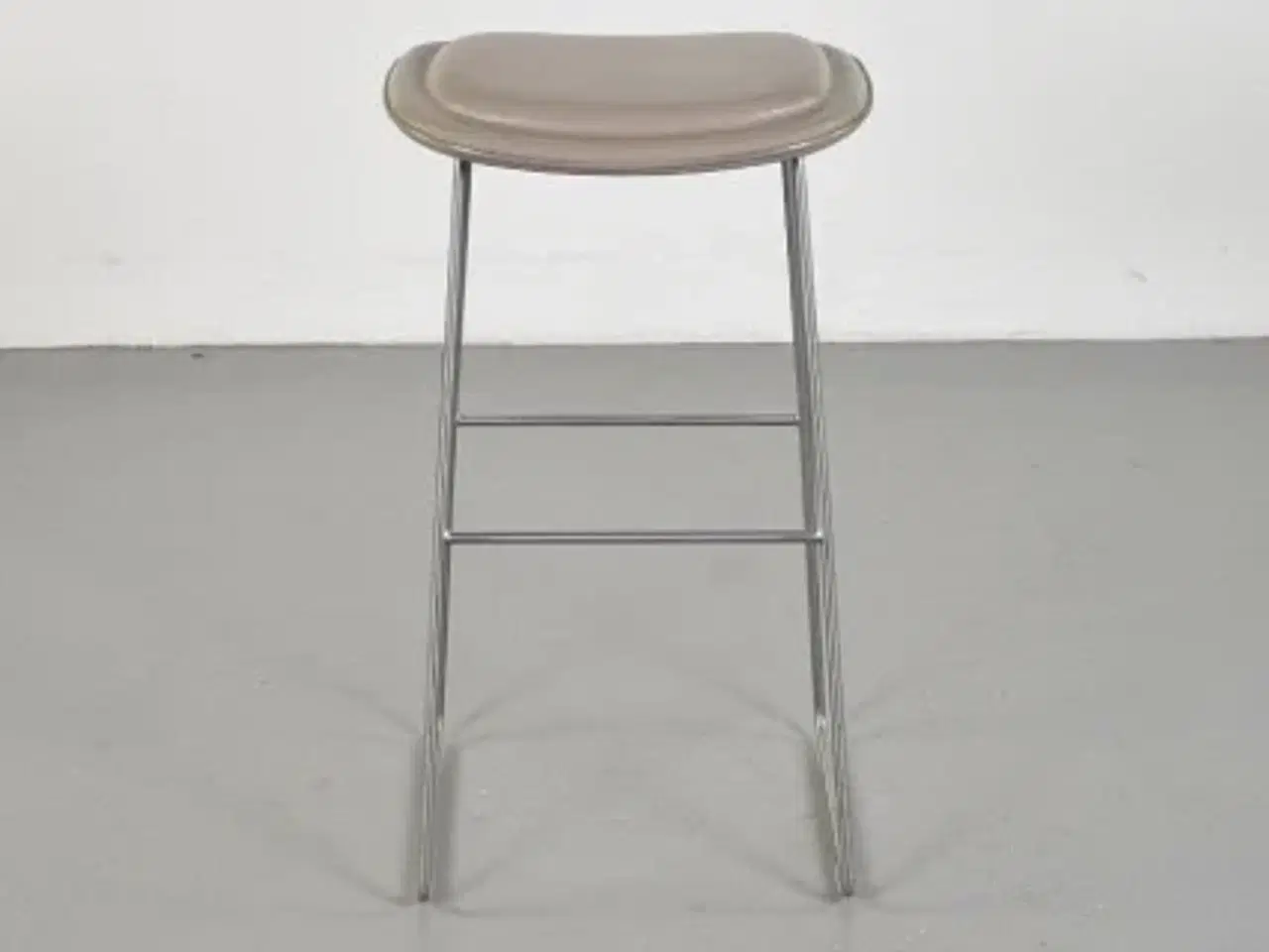 Billede 1 - Cappellini barstol med beige-malet læder på sædet, høj model 2. sortering