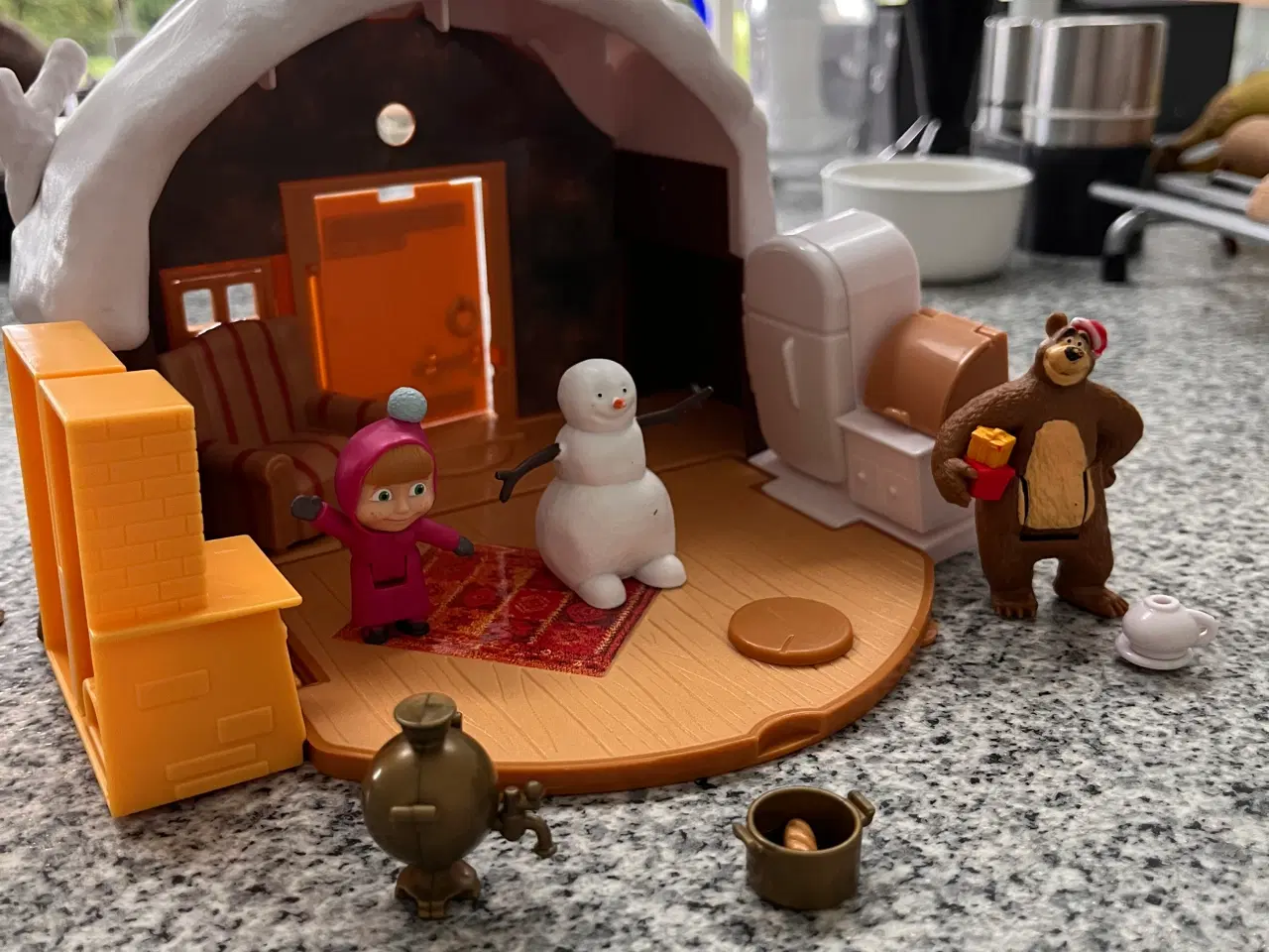 Billede 2 - Masha og Bjørnen Legehus Sæt Med Figurer