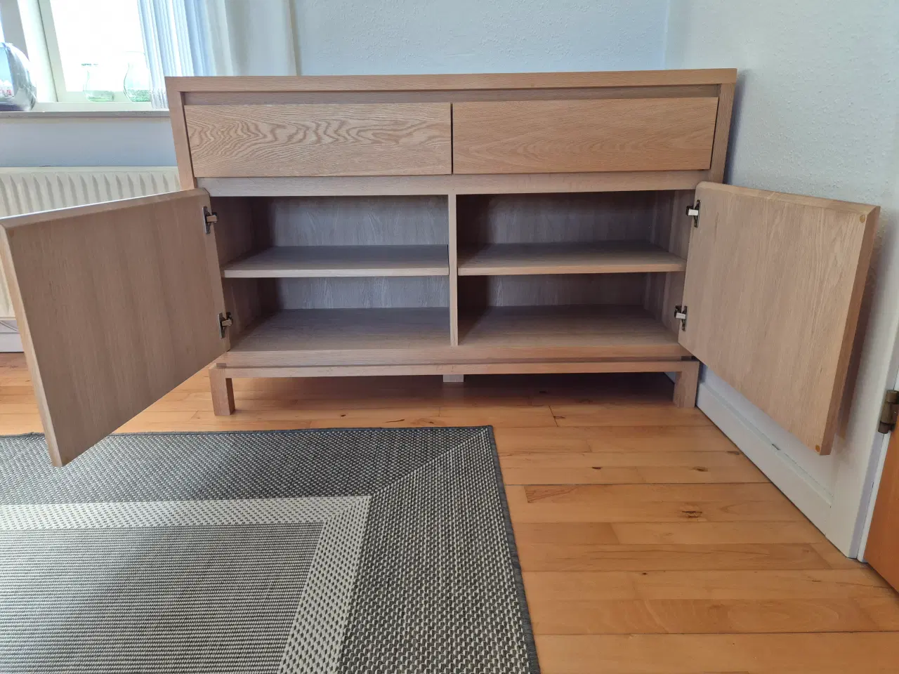 Billede 4 - Skænk i massiv, ubehandlet eg