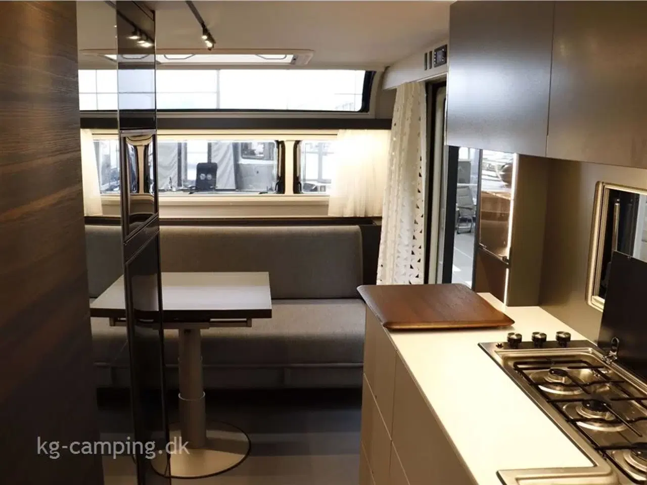 Billede 4 - 2022 - Adria Astella 644 DP TILBUD nu nedsat med kr. 71.000,- | Oplev ferie på førsteklasse i Astella, Luksuscamping på en helt ny måde.