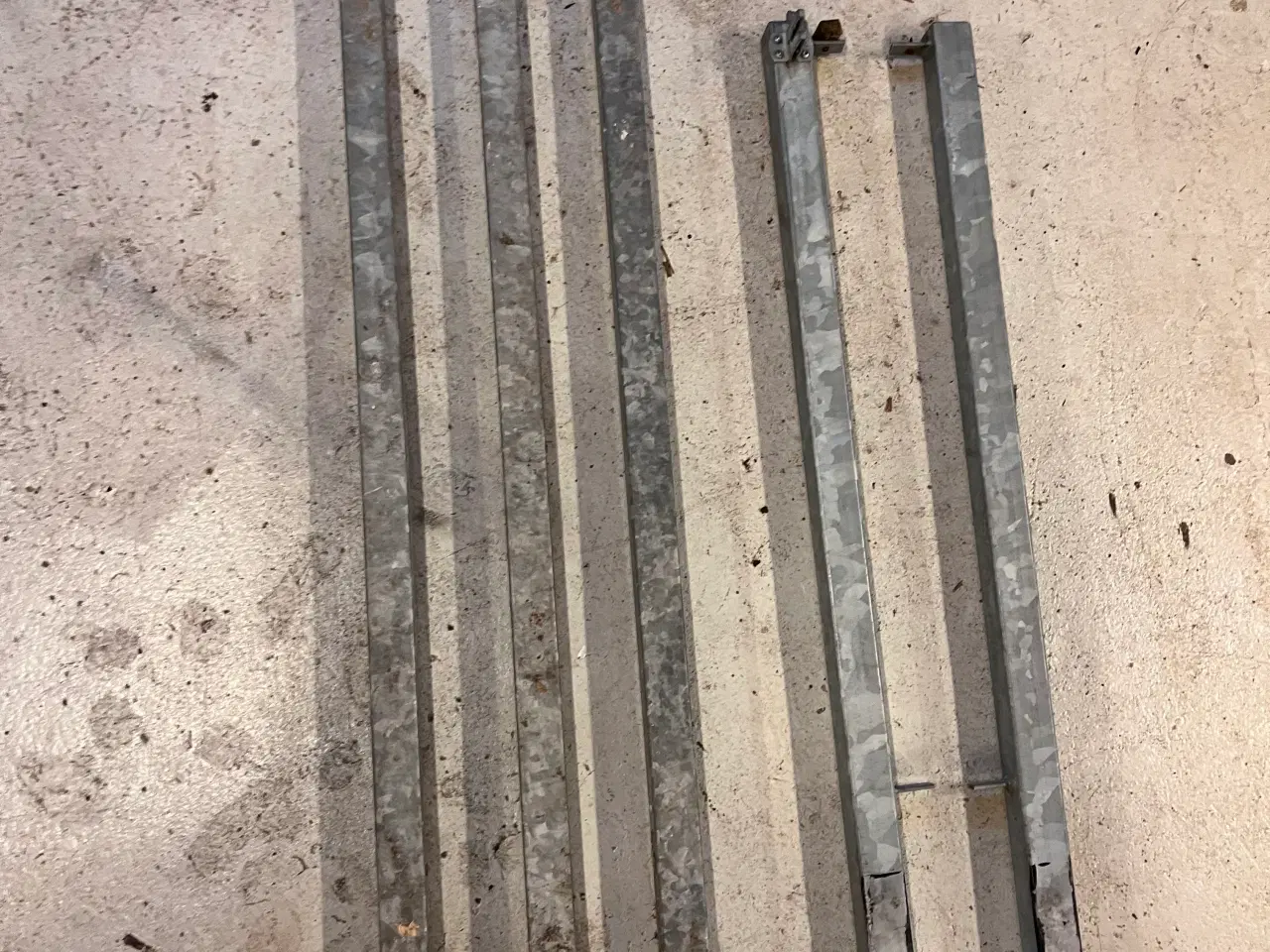 Billede 3 - Galvaniseret rækværk/hegn med håndliste