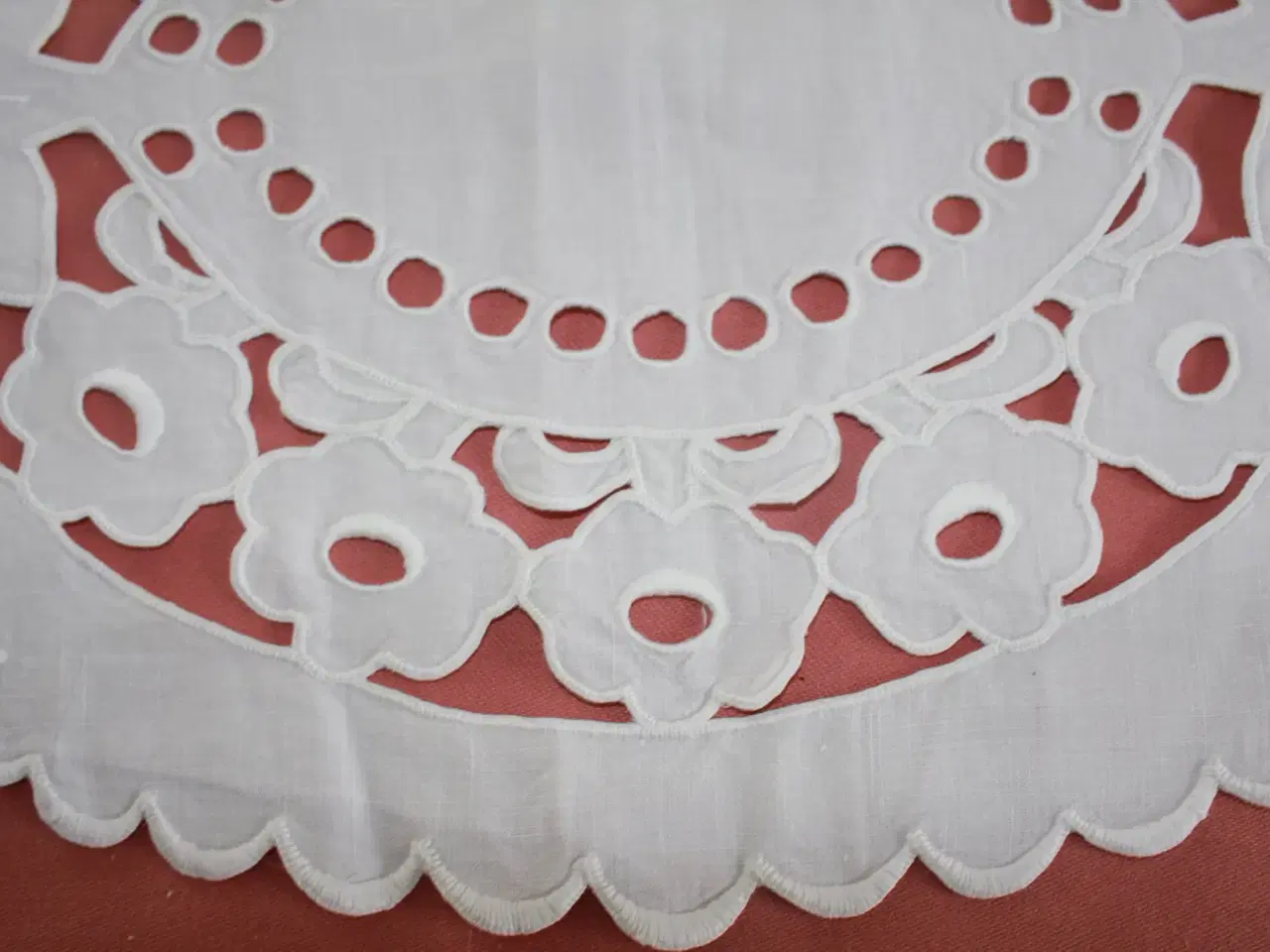 Billede 7 - Broderet løber, 30 x 146 cm 
