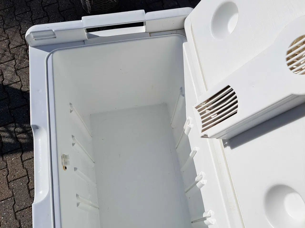 Billede 3 - Køleboks 12V/230V 46L