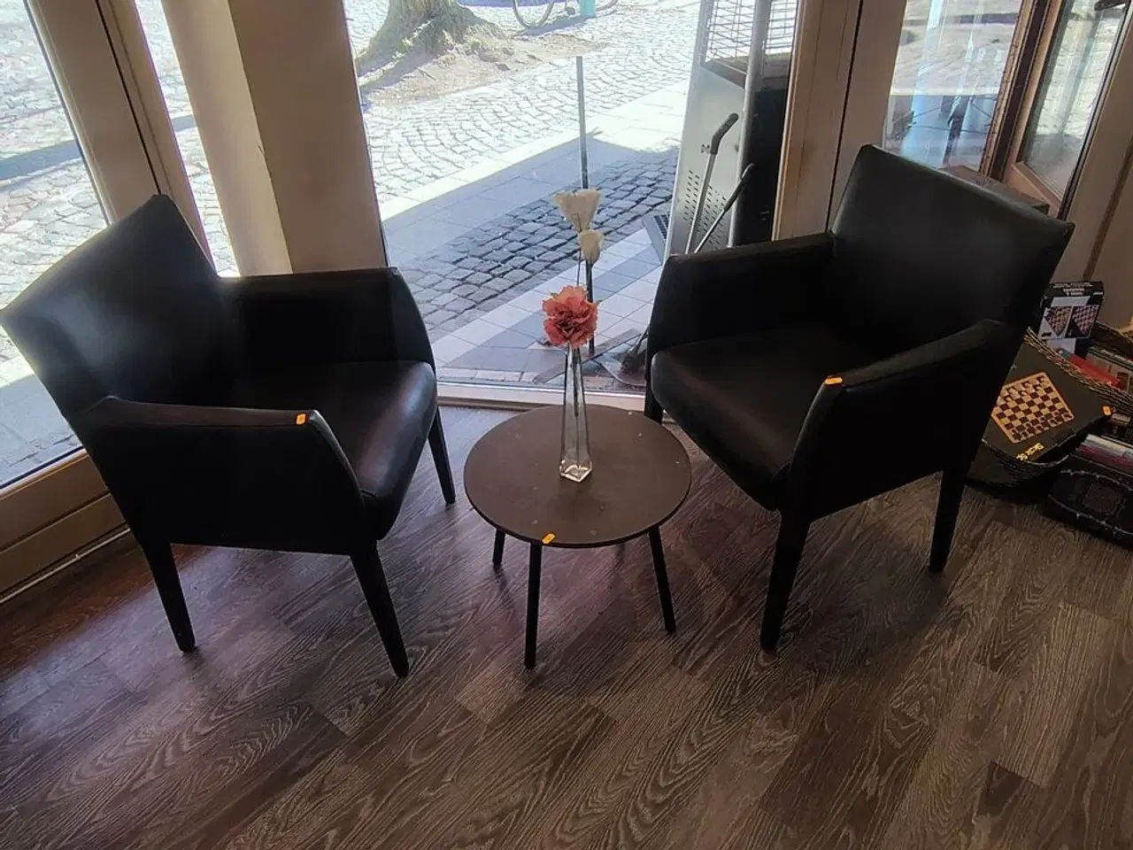 Billede 1 - Lille bord og to stole