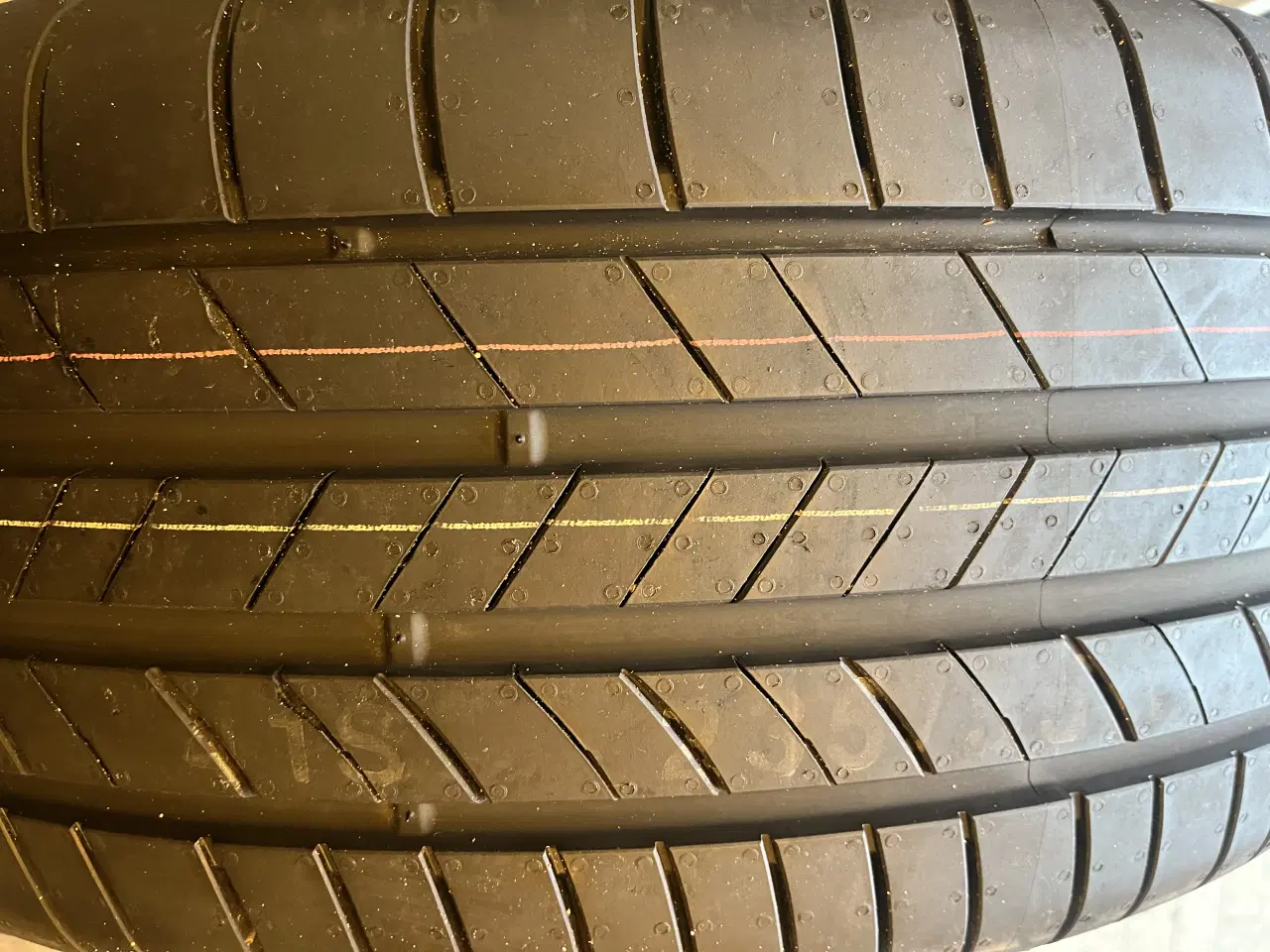 Billede 4 - Nye 235-55-19 sommerdæk. Kumho.