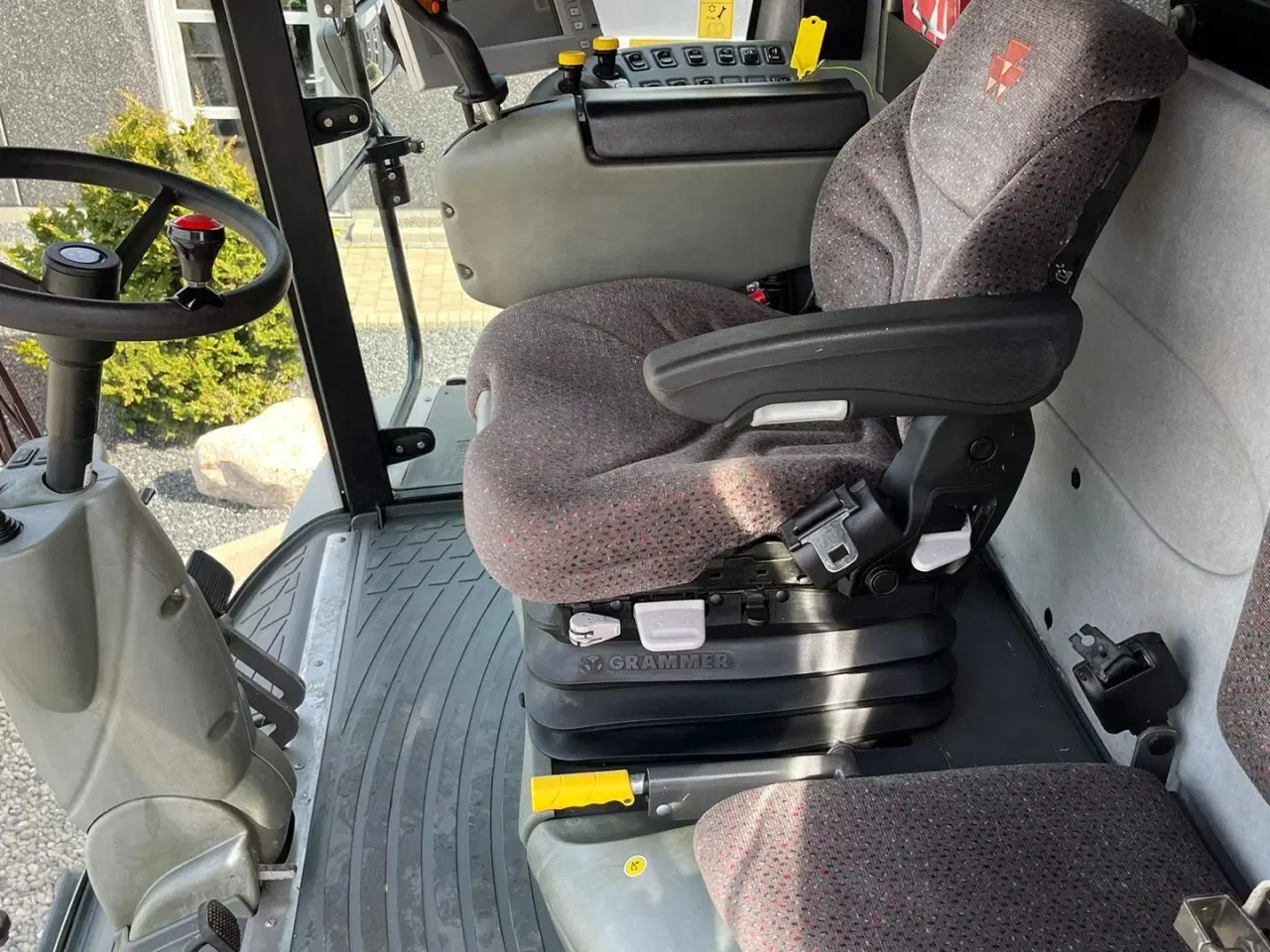 Billede 7 - Massey Ferguson 7370 BETA. Gårdmaskine med kun 1080 motortimer. Med 22fod powerflov skærebord