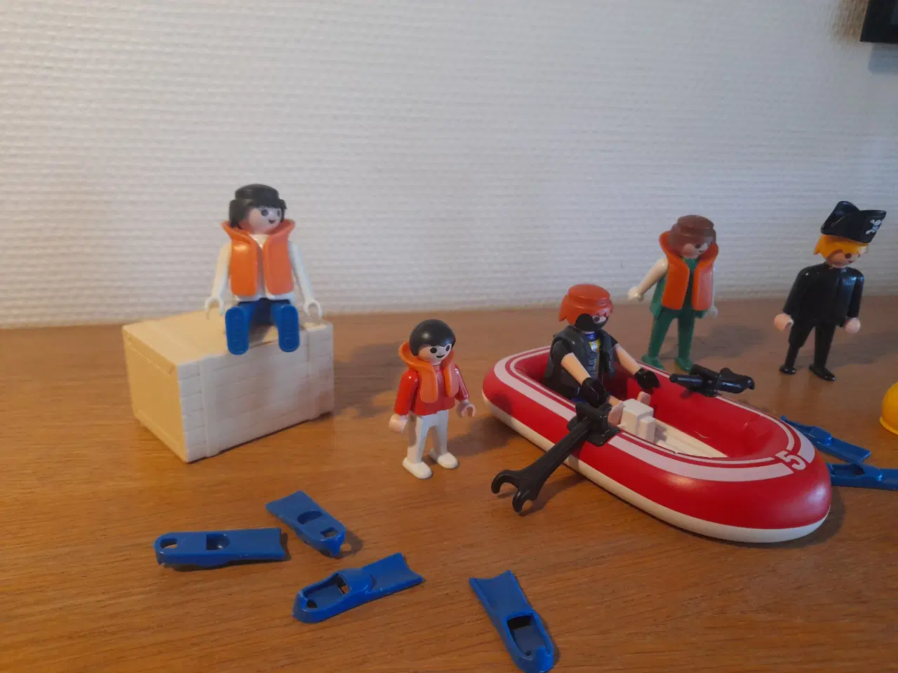Billede 7 - Playmobil: Gummibåd, mænd med redningsveste m.m