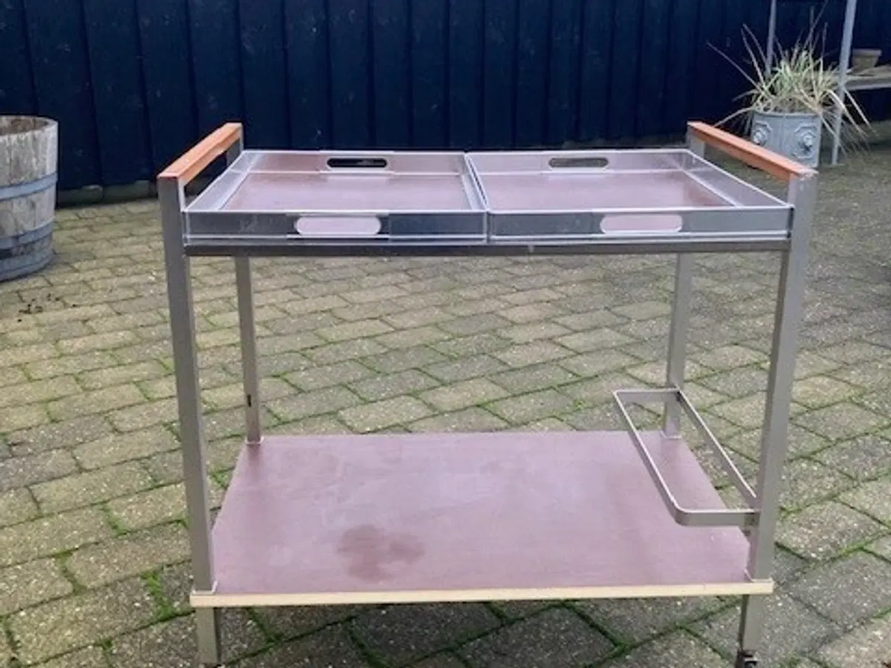 Billede 2 - Bar bord med hjul