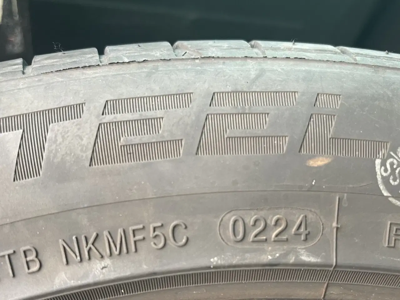 Billede 2 - sælges 4 stk sommer dæk  str 215/50zr17. 