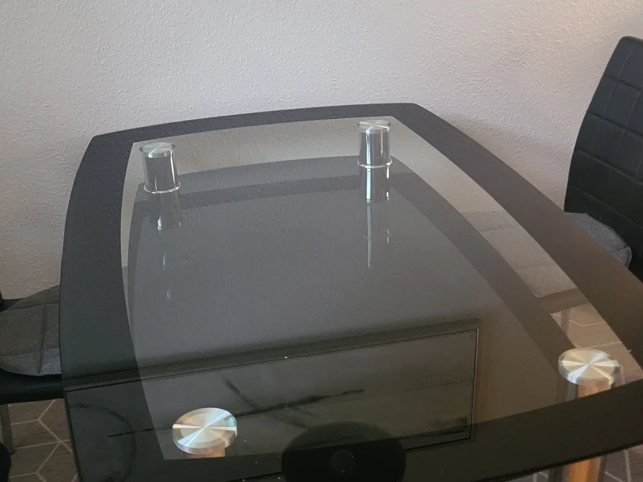 Billede 1 - Spisebord med glasplade