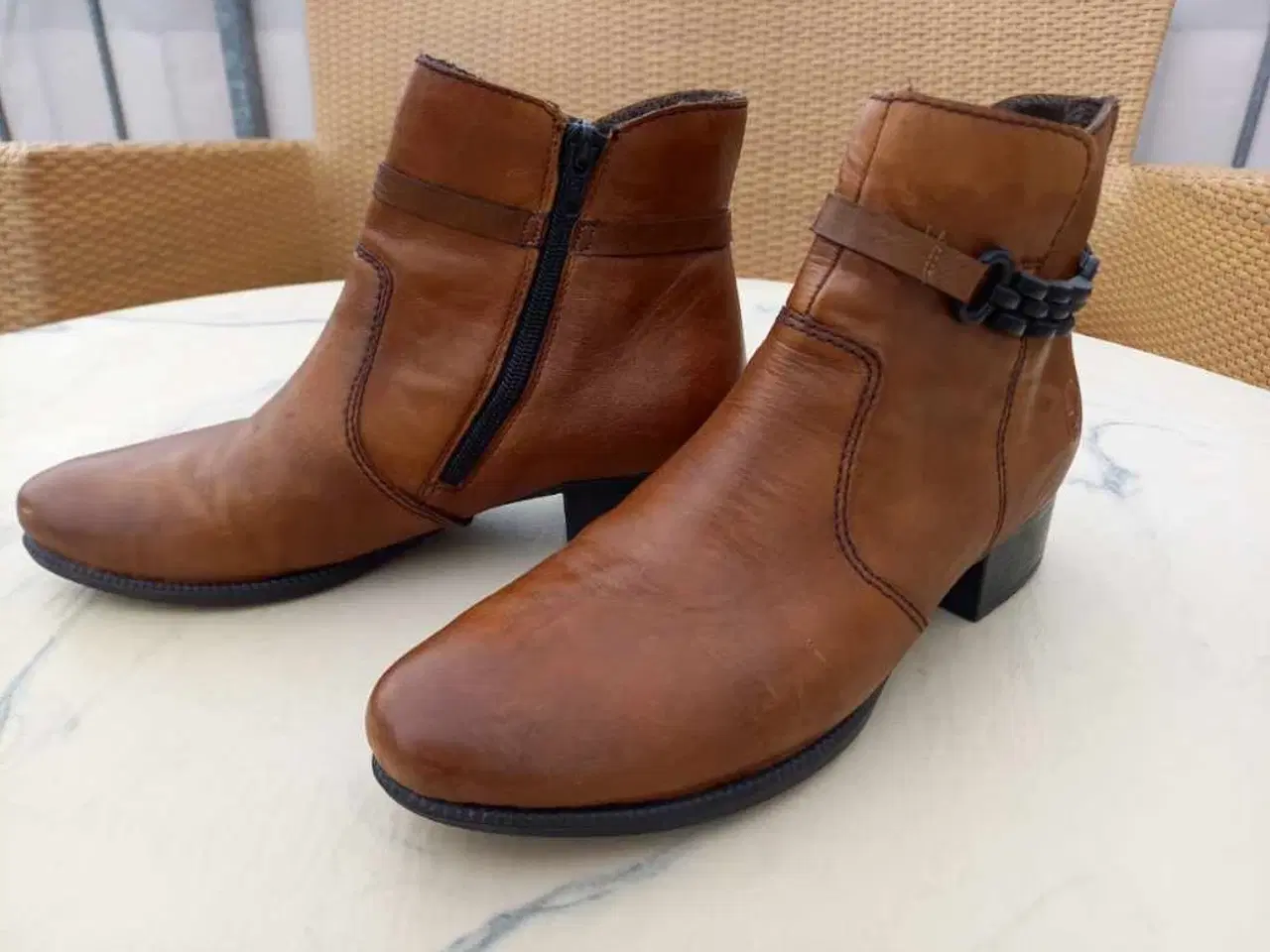 Billede 3 - Super flotte Rieker støvler cognac