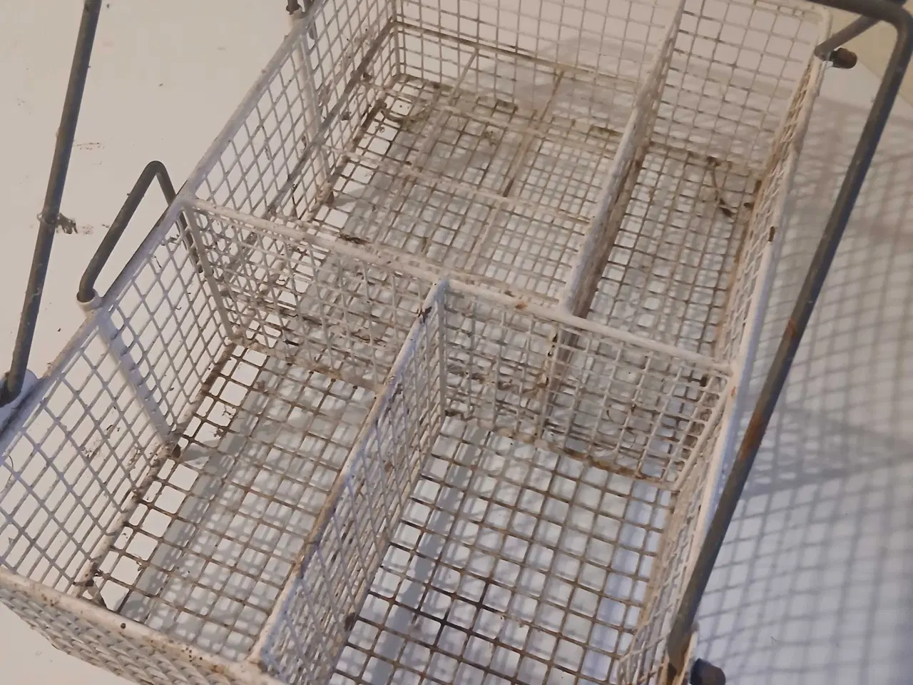 Billede 4 - Gl. Medicin kurv