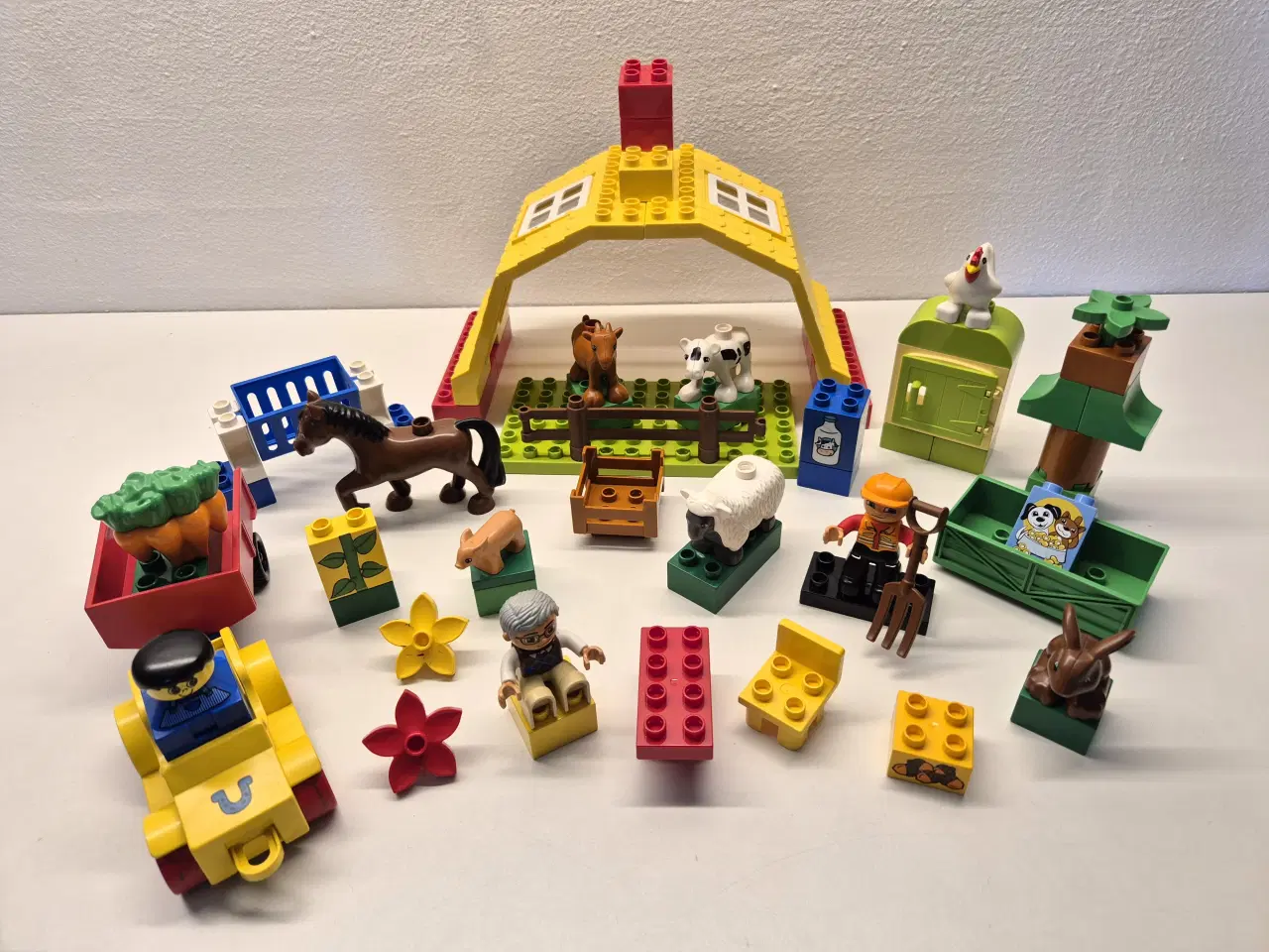 Billede 1 - Lavet 6-4-26 Duplo Bondegård med Dyr samt forskell