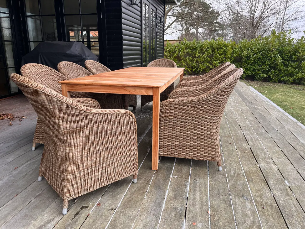 Billede 5 - Teakbord og 8 stole 