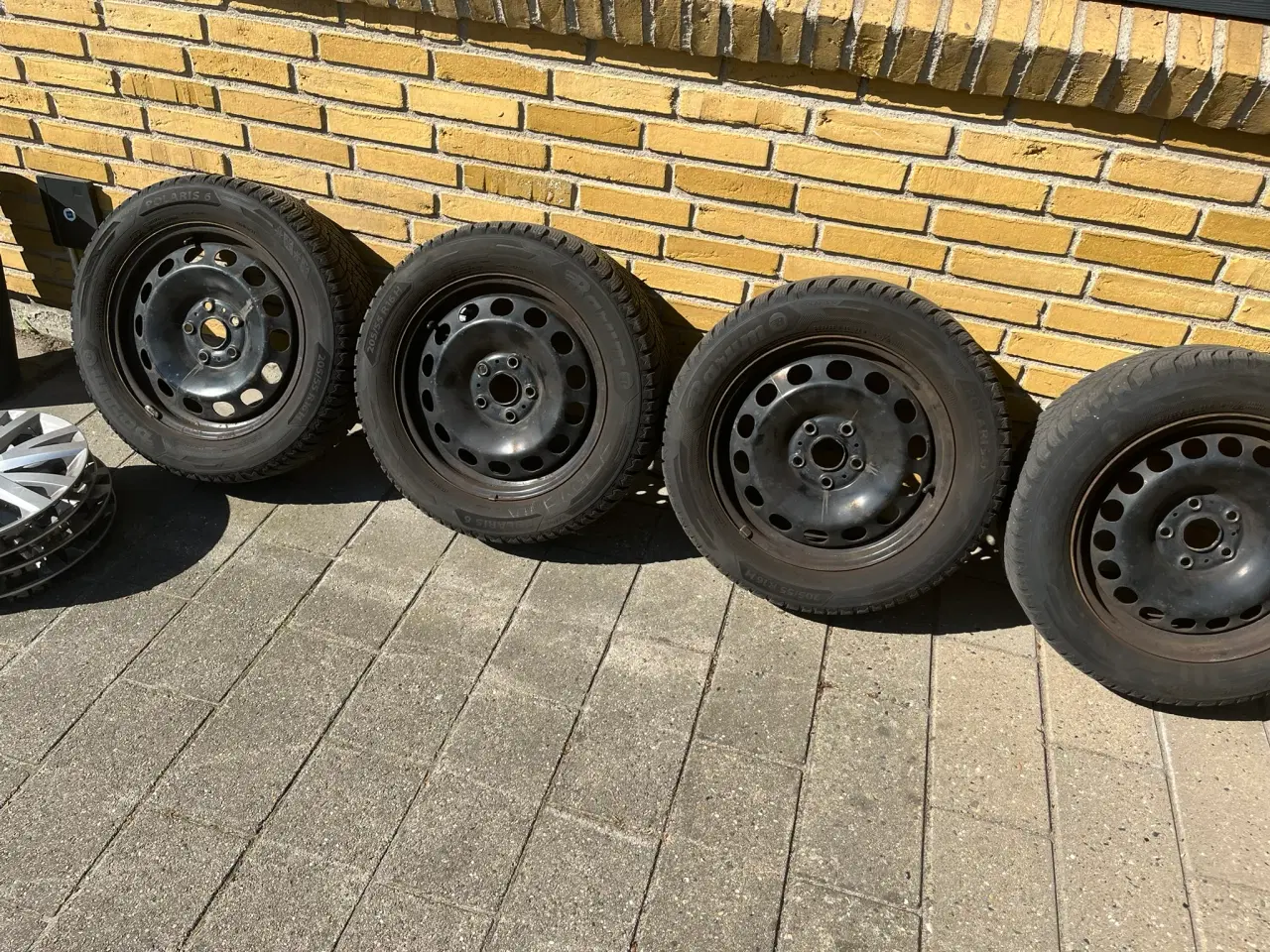 Billede 6 - Hjul med vinterdæk + kapsler + Fælge & Dæk stativ 