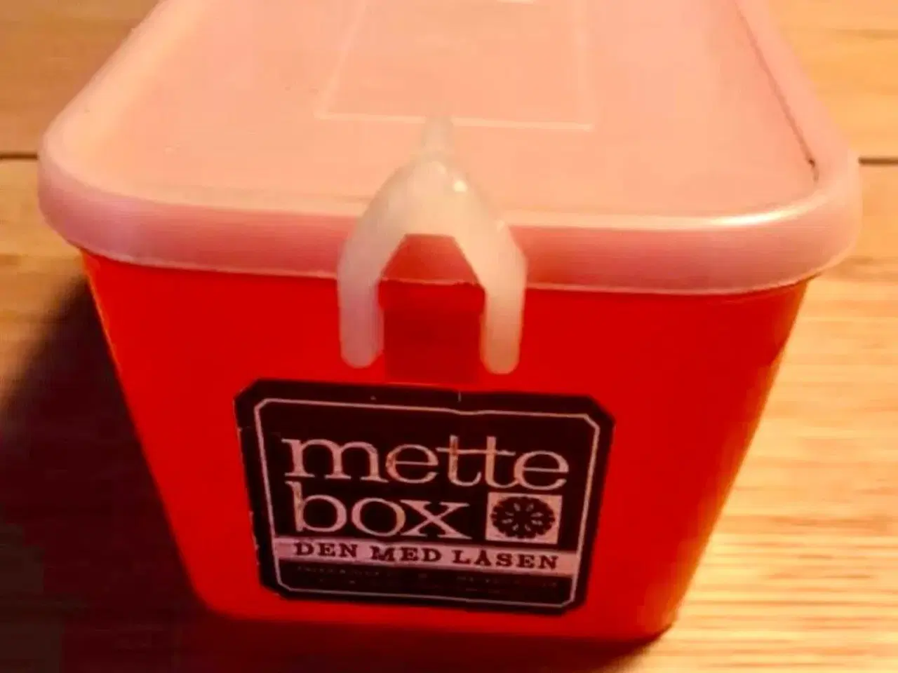 Billede 1 - Jeg søger Mette Box