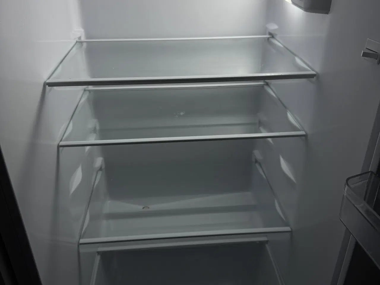 Billede 2 - Hvid køleskab købt sidste år