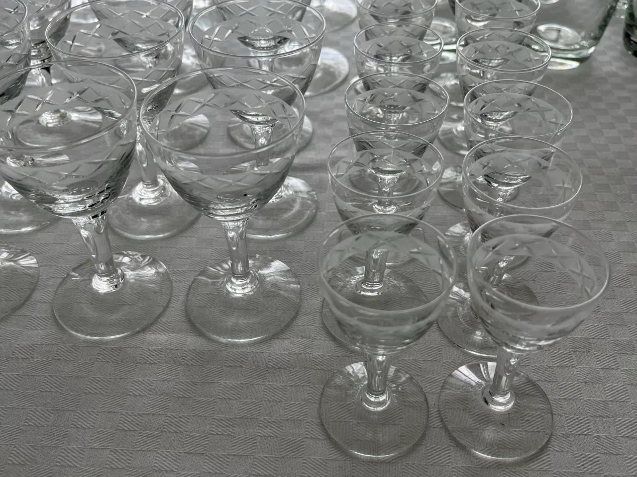 Billede 1 - Vinservice  Holmegård glas Ejby
