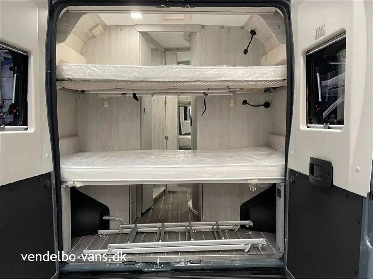 Billede 25 - 2025 - Rollerteam Livingstone Sport 7 Active   Van 5,99 m med 5. S. sele og sove pladser