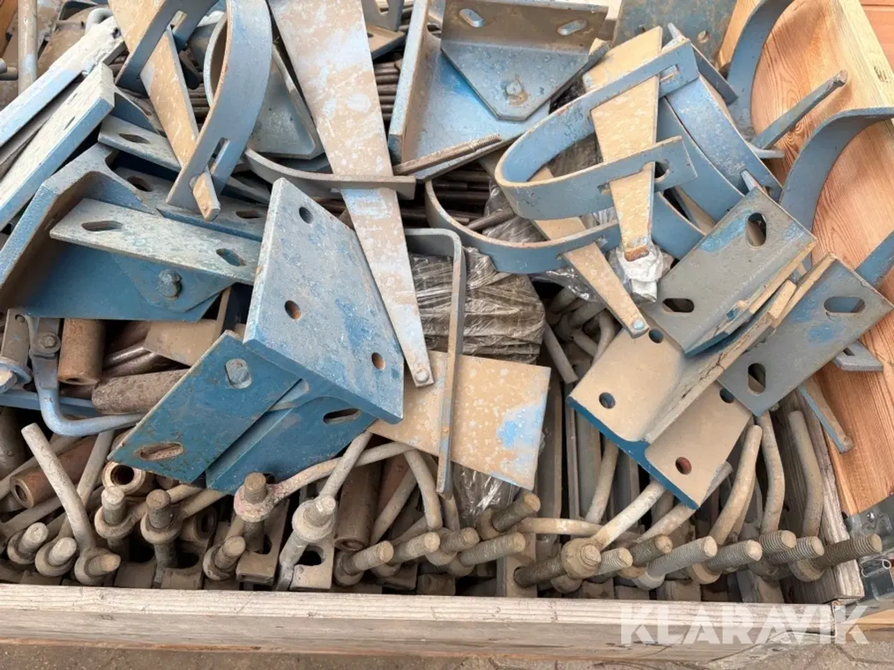 Billede 9 - Assorteret jern og træskafter - 2 paller