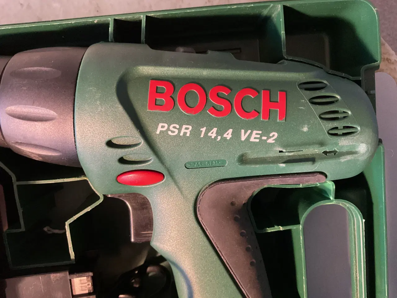 Billede 3 - Boremaskine i opbevaringstaske med lader og batter