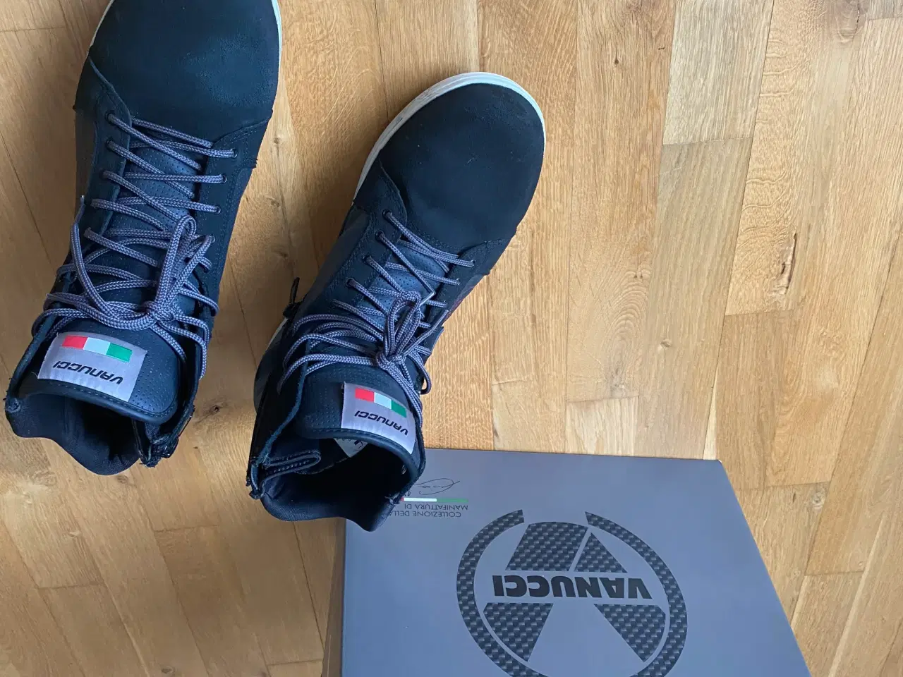 Billede 1 - Næsten nye MC-støvler, str. 46 Vanucci.