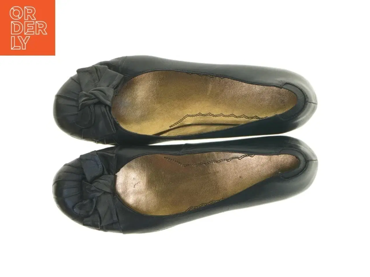 Billede 4 - UBRUGTE Sorte Læder ballerina Sløjfe sko fra Hush Puppies (str. 41-42, 8)