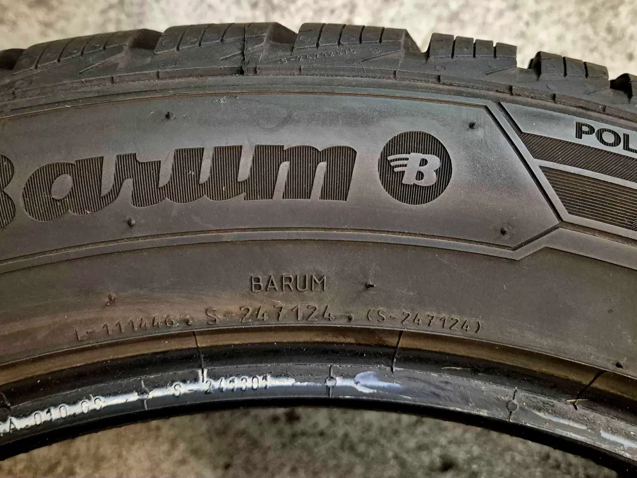 Billede 3 - 235 50 R19 BARUM NYE VINTERDÆK 