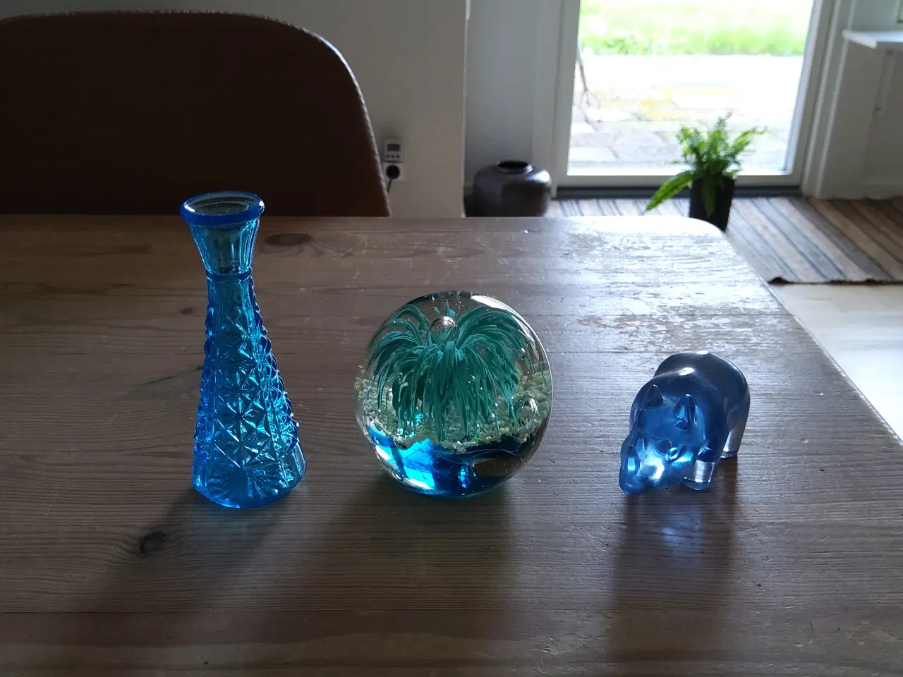 Billede 2 - Brevpresser og glas vase 