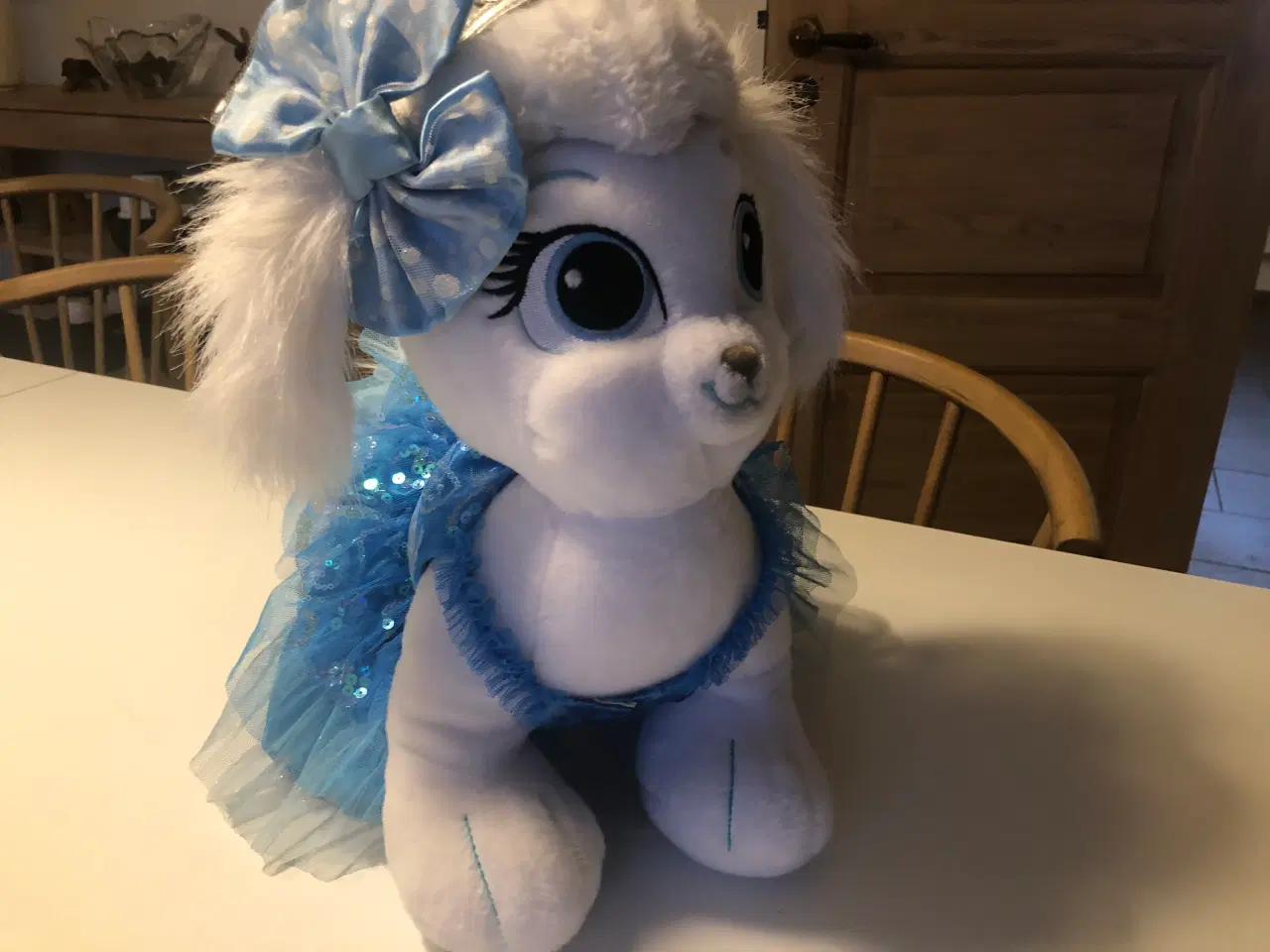 Billede 10 - Flot BuildABear bamse i hvid med blåt tøj