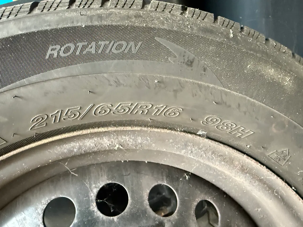 Billede 9 - 4 vinterhjul m/ hjulkapsler og opbevaringsstativ