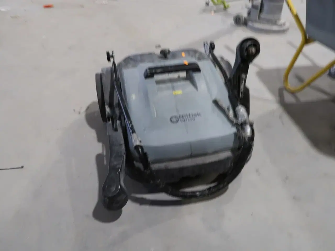 Billede 2 - Fejemaskine NILFISK SW250