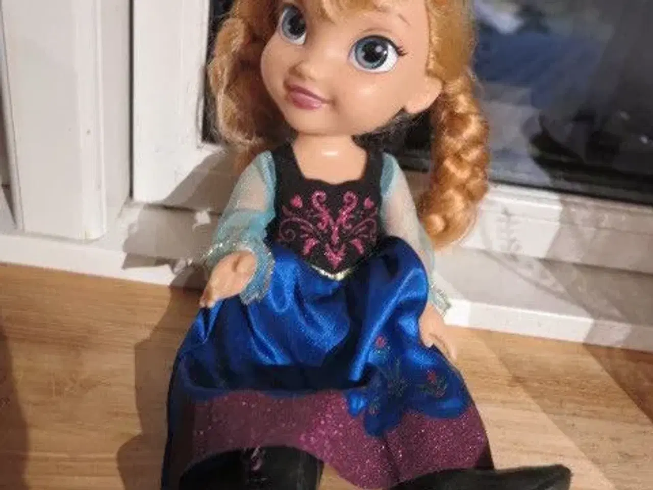 Billede 2 - Disney dukke Anne 