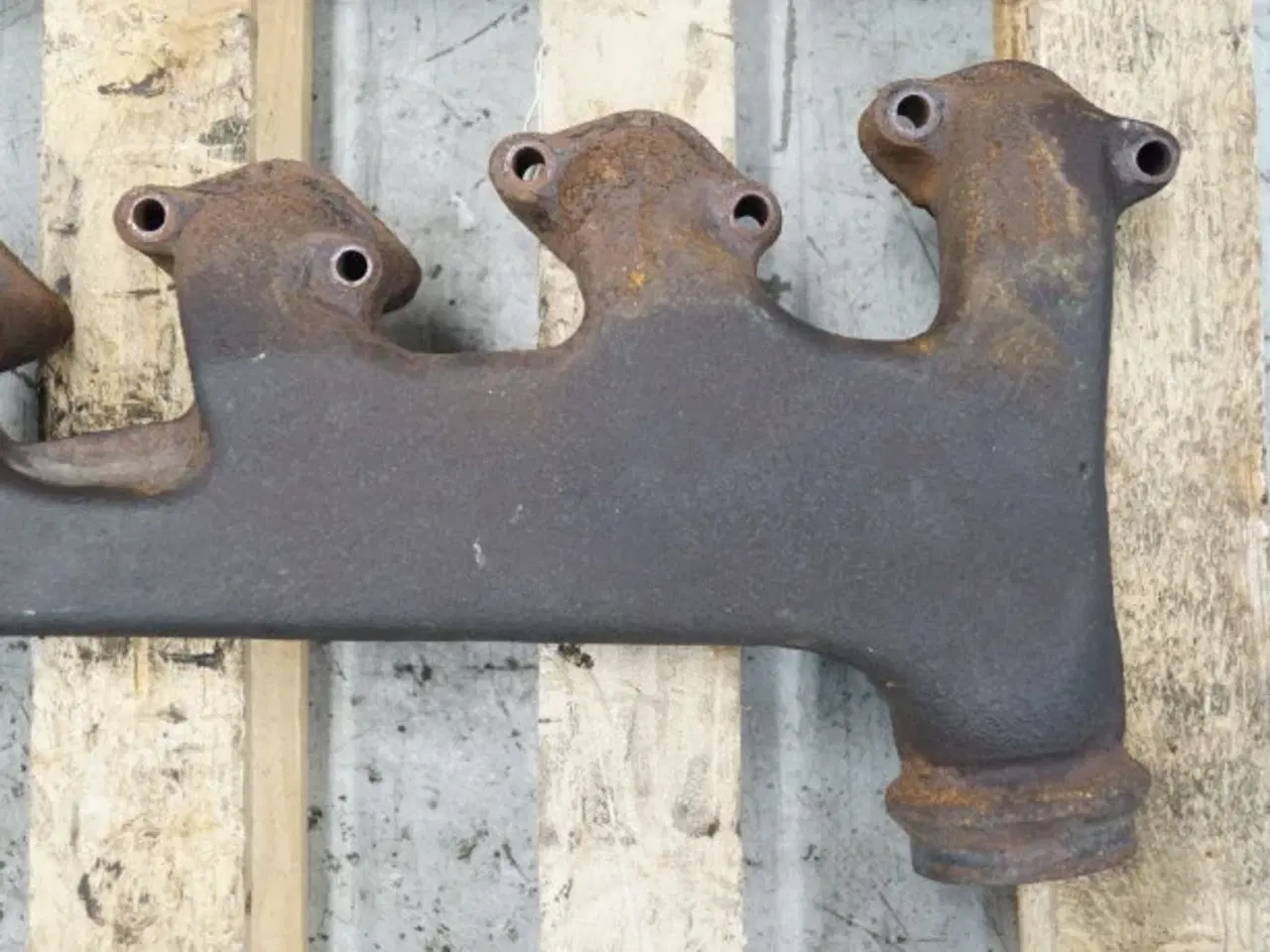 Billede 17 - John Deere 3040 Udstødningsmanifold R80982