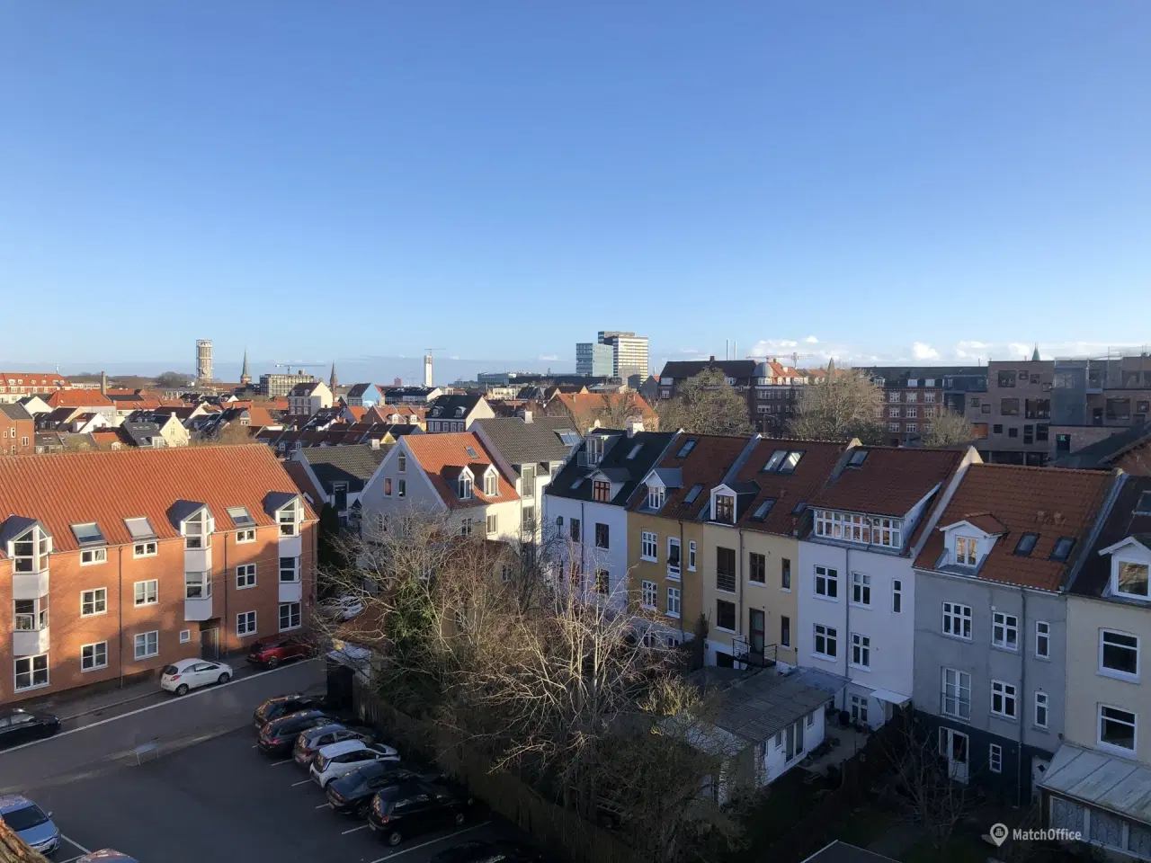 Billede 1 - Parkeringsplads i gård