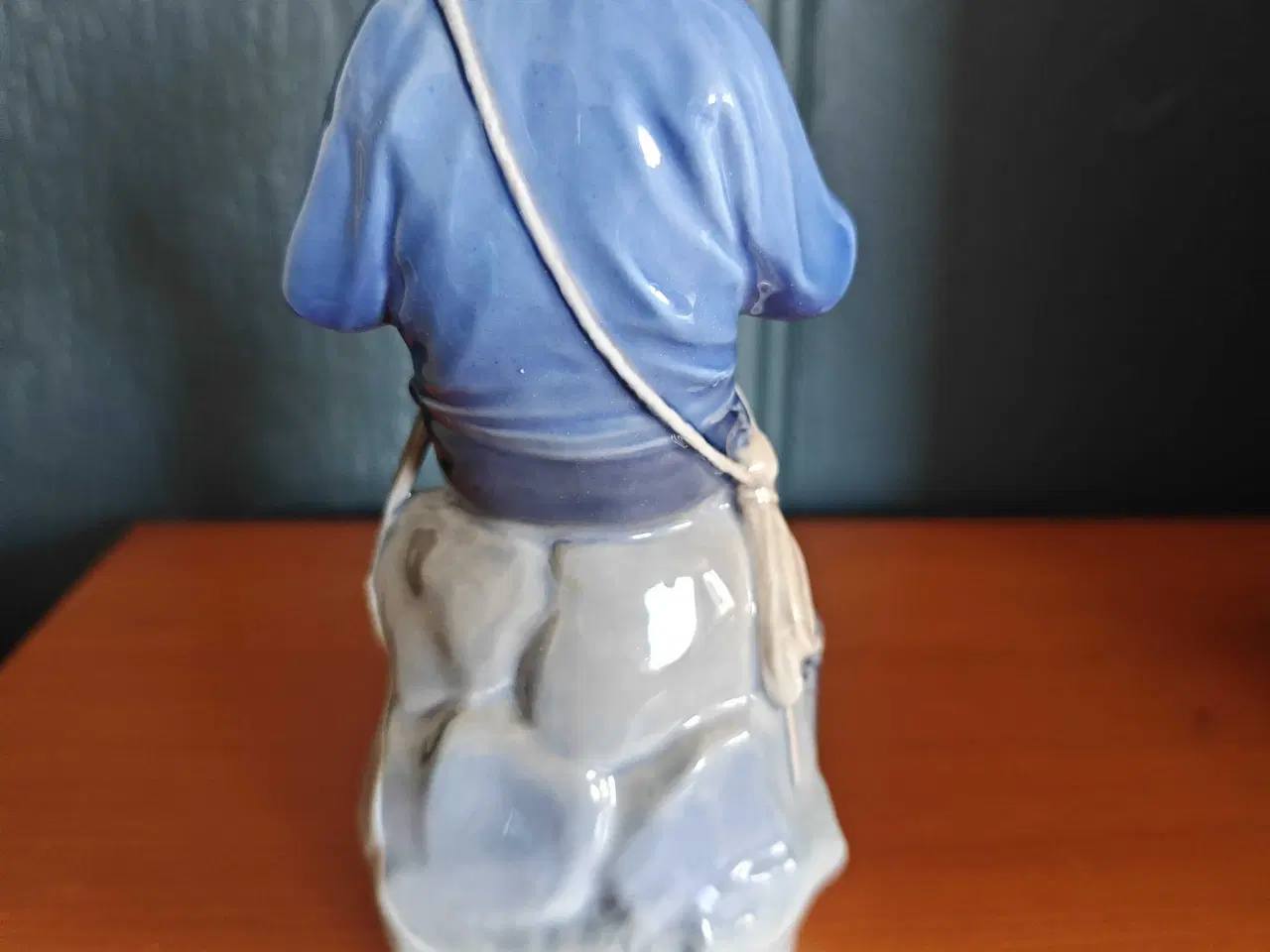 Billede 2 - Royal Copenhagen Figur, Dreng der snitter