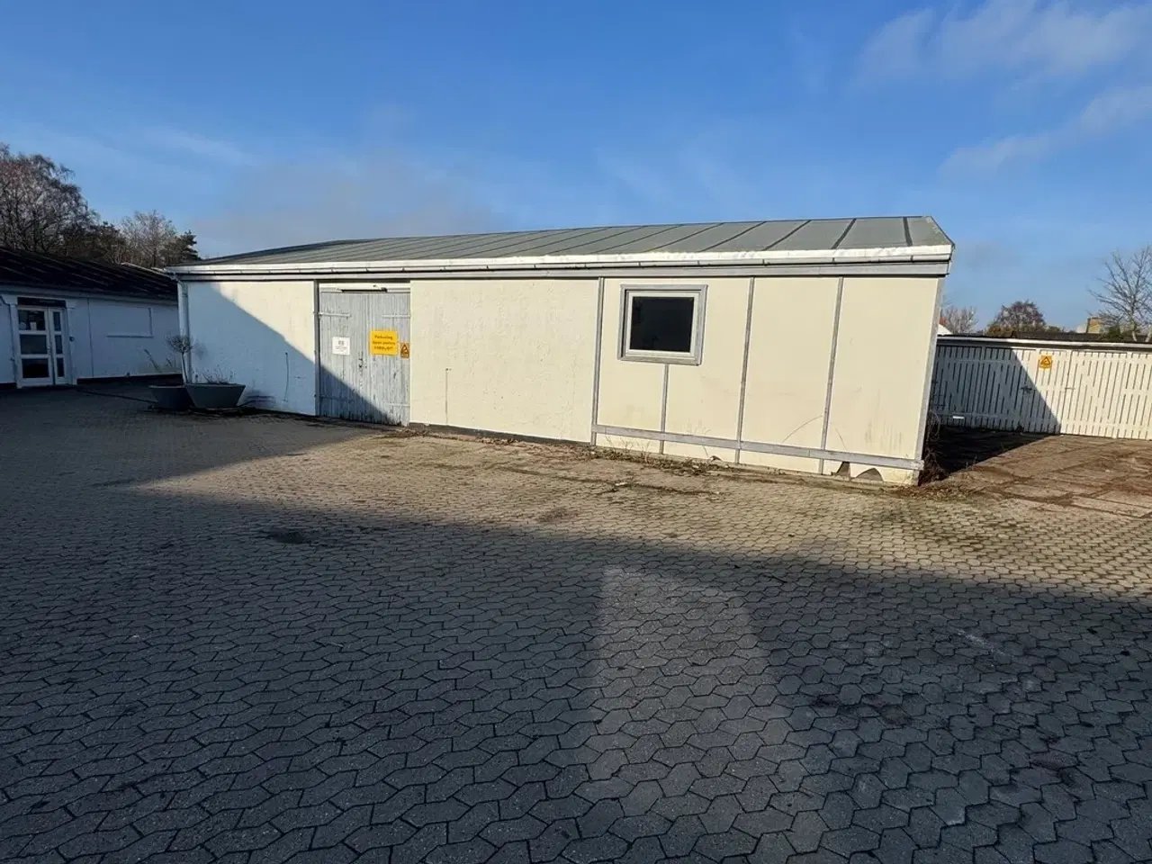 Billede 3 - Lagerbygning med gode tilkørselsforhold og port